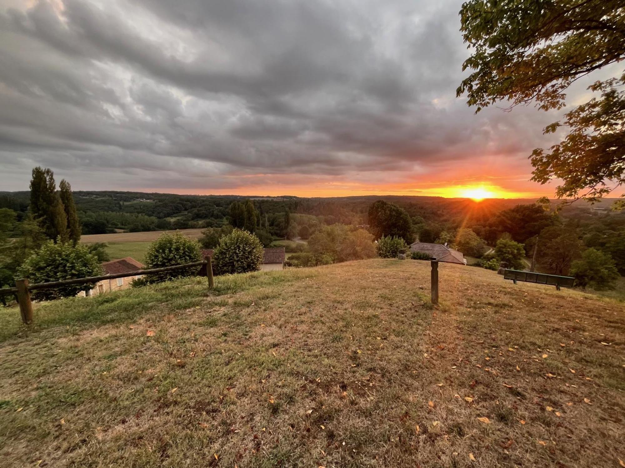 1 Rue Pasquet - 2 Double Rooms In The Main House Beaumont-en-Perigord Exterior photo